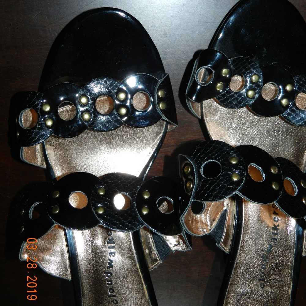 New no tags/box Black Cloudwalkers Sandals